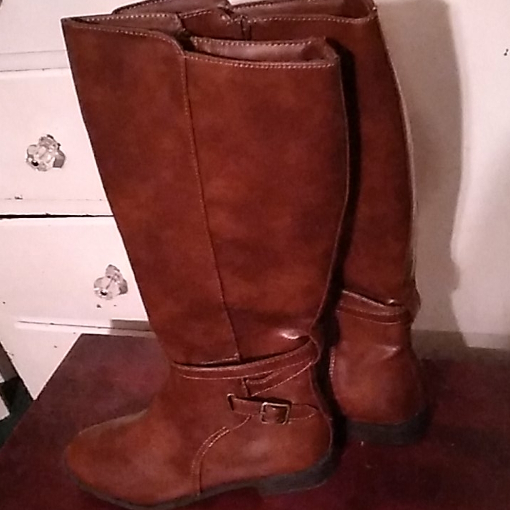 Ladies boots size 7M